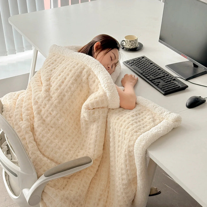 Vinter Drøm Teppet – Dobbel Lag Fleece Teppet med Lamull Utseende | Ultra Varmt, Mykt & Hudvennlig | For Sofa, Seng & Kalde Vinterdager Luvikno