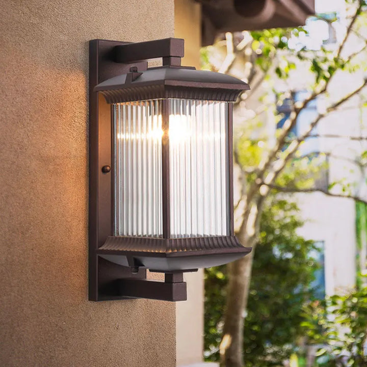 Luvikno | Lysavvisende Utendørs Vegglampe Metall | Værbestandig IP65 | E27 Sokkel | For Hage, Port & Terrasse