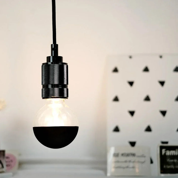 Vintage LED Lyspære – Retro Bordlampe med Trebase | Luvikno