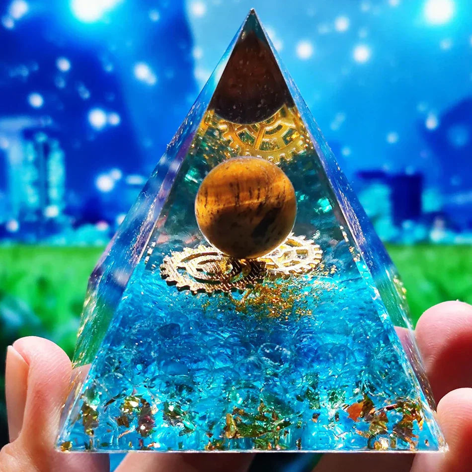 Orgonittpyramide med ametyst pendel – Energi, Beskyttelse og Dekorasjon | Luvikno