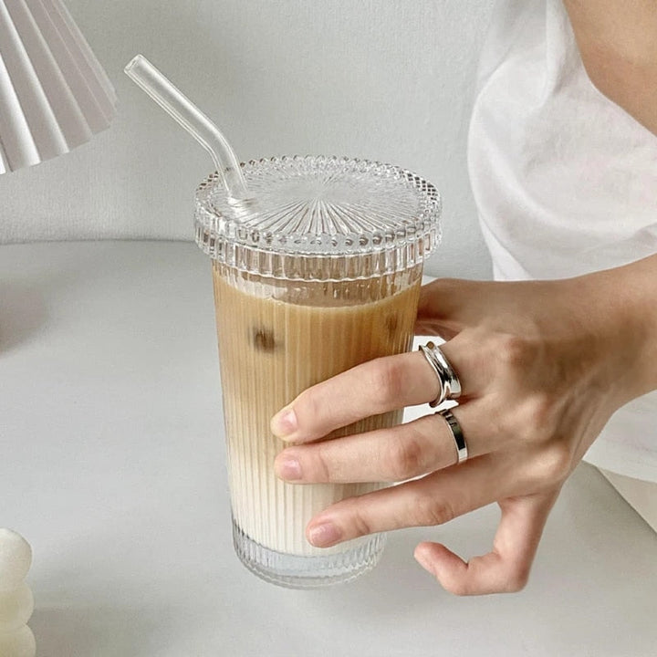 ChicSip Glass – Moderne Drikkeglass med Stilig Design Luvikno