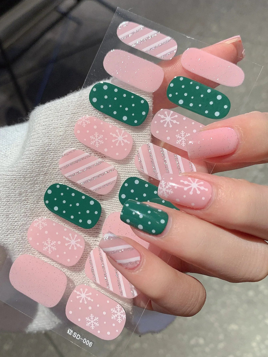 GlitzNail – Festive Christmas Nails Rask, Komplett Uten Salong Luvikno