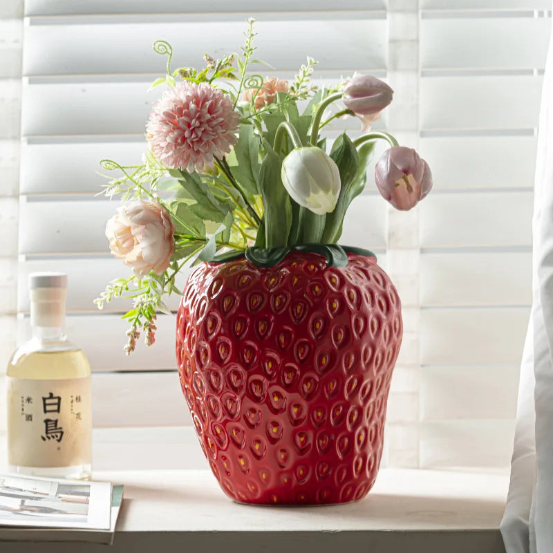 Stygg Jordbær Vase | Luvikno