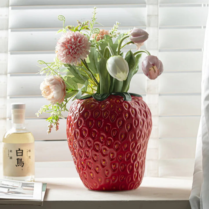Stygg Jordbær Vase | Luvikno