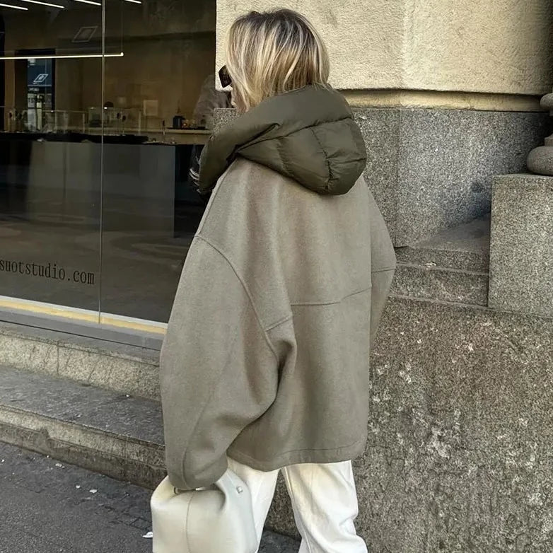 Luvik | Rento ja väljä naisten takki hupparilla