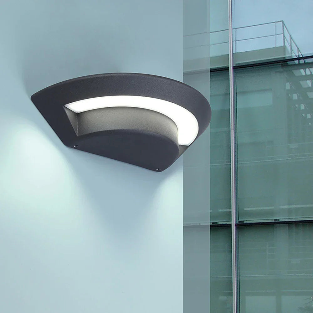 Moderne LED utendørs vegglampe for hage og terrasse – Værbestandig, energieffektiv og dekorativ | Luvikno