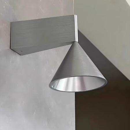 Elegant nordisk konformet vegglampe for moderne interiører Luvikno
