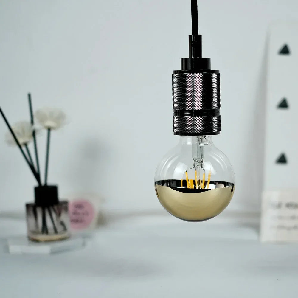 Vintage LED Lyspære – Retro Bordlampe med Trebase | Luvikno