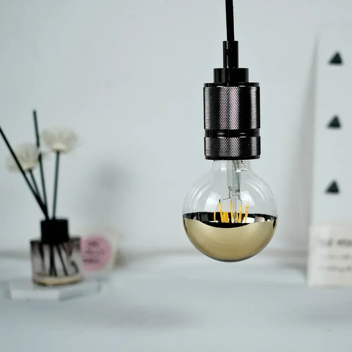 Vintage LED Lyspære – Retro Bordlampe med Trebase | Luvikno