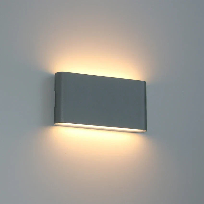Værbestandig LED vegglampe, Robust dekorativ vegglampe for innendørs og utendørs bruk | Luvikno