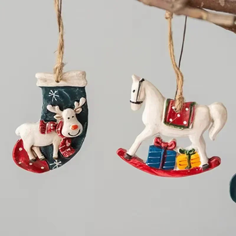 Klassisk juledekorasjon – Hengende julestrømper med elgdesign | Luvikno