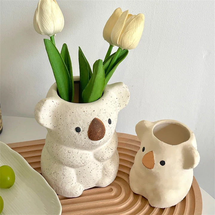Koalina Koala Plantekrukke | Søt Dekorativ Plantepotte Laget av Harpiks | Mini Vase for Sukulenter & Bonsai | Håndlaget Hage & Hjemmeinnredning Luvikno