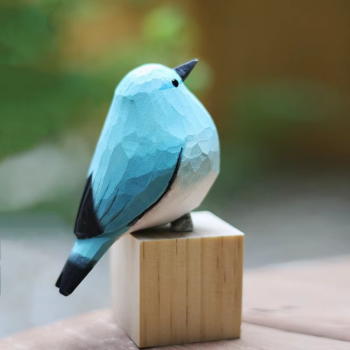 Håndlaget Fjellblå Robin Tre Skulptur Luvikno
