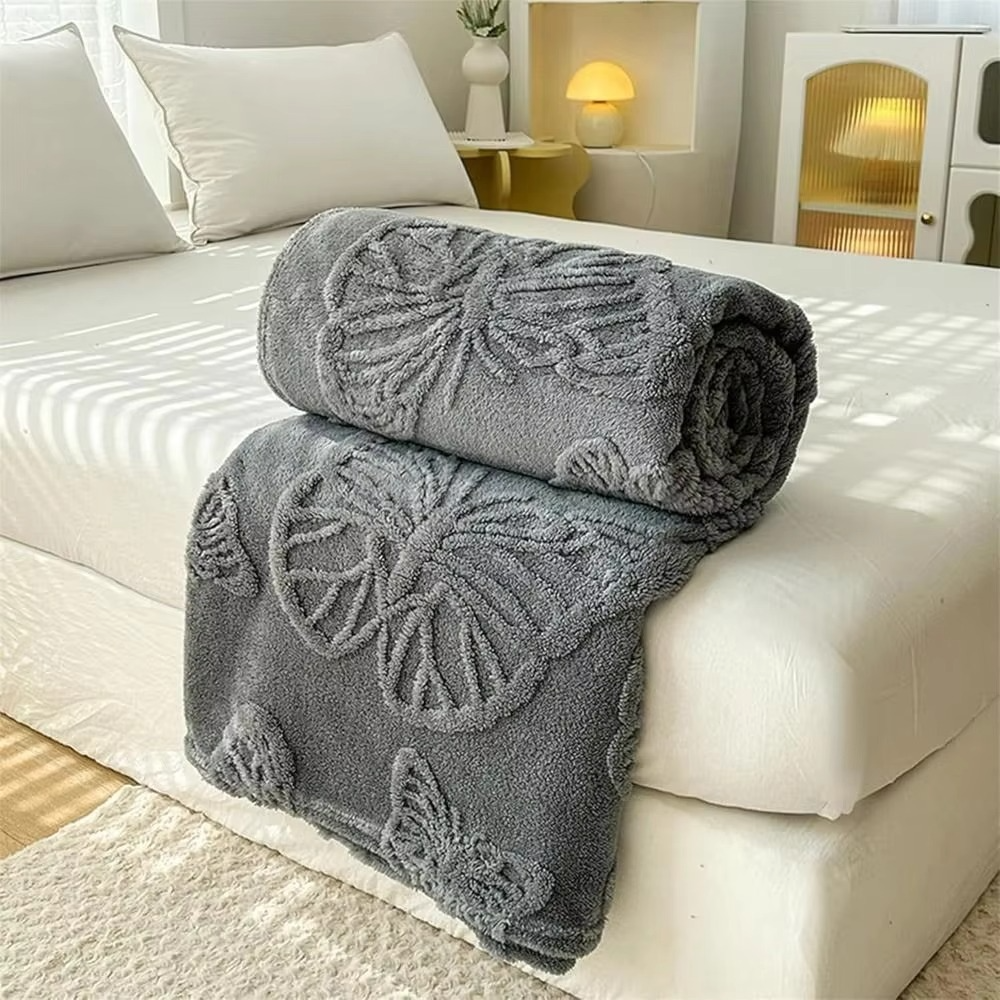 Dobbeltsidig avkjølende teppe med pustende kald effekt og 3D sommerfugl jacquard-design | Luvikno