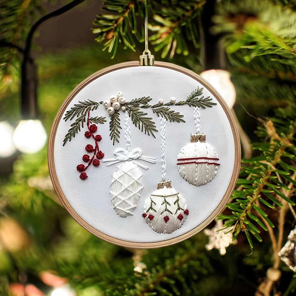 Julebroderings startpakke, DIY korsstingsett med høytidsmønstre Luvikno