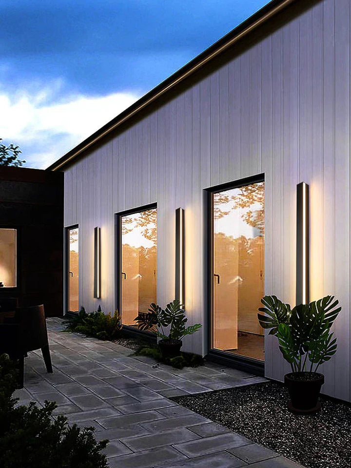 Moderne Utendørslampe i Svart Luvikno