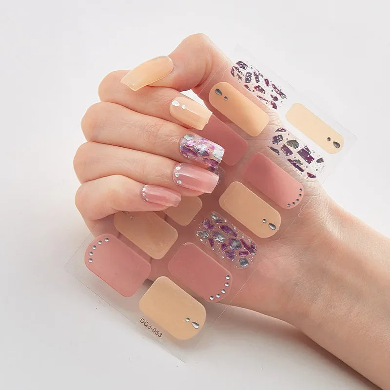 GlitzNail – Festive Christmas Nails Rask, Komplett Uten Salong Luvikno