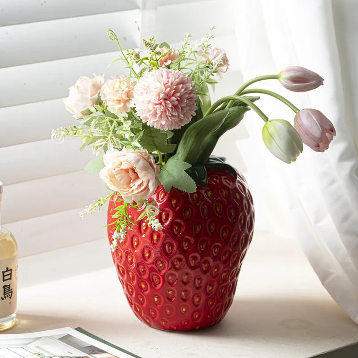 Stygg Jordbær Vase | Luvikno