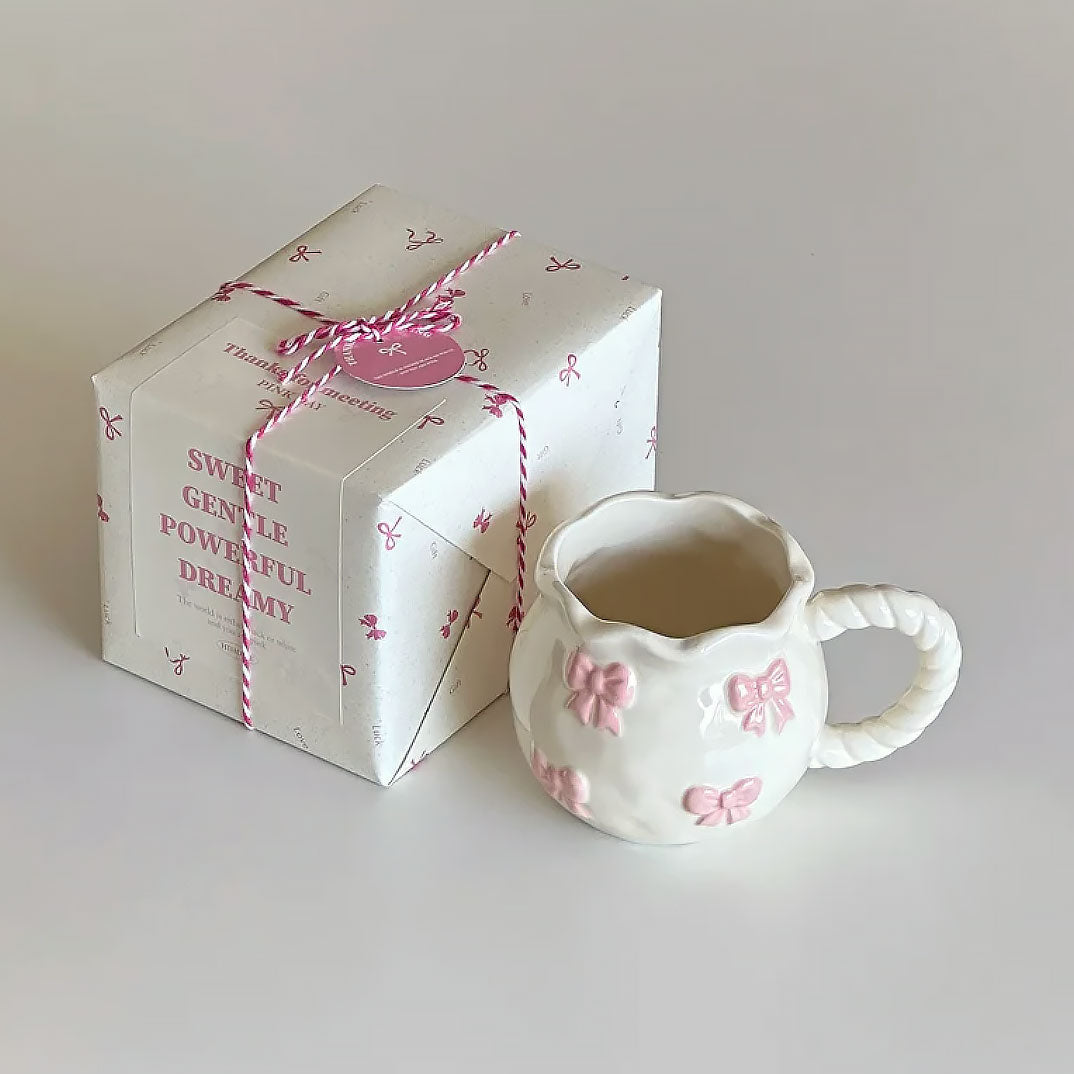 Bånd-pyntet keramisk krus – Håndlaget eleganse for kaffe- og teelskere | Luvikno
