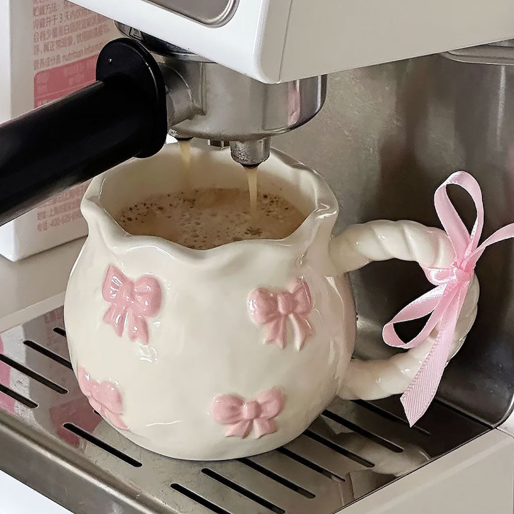 Bånd-pyntet keramisk krus – Håndlaget eleganse for kaffe- og teelskere | Luvikno
