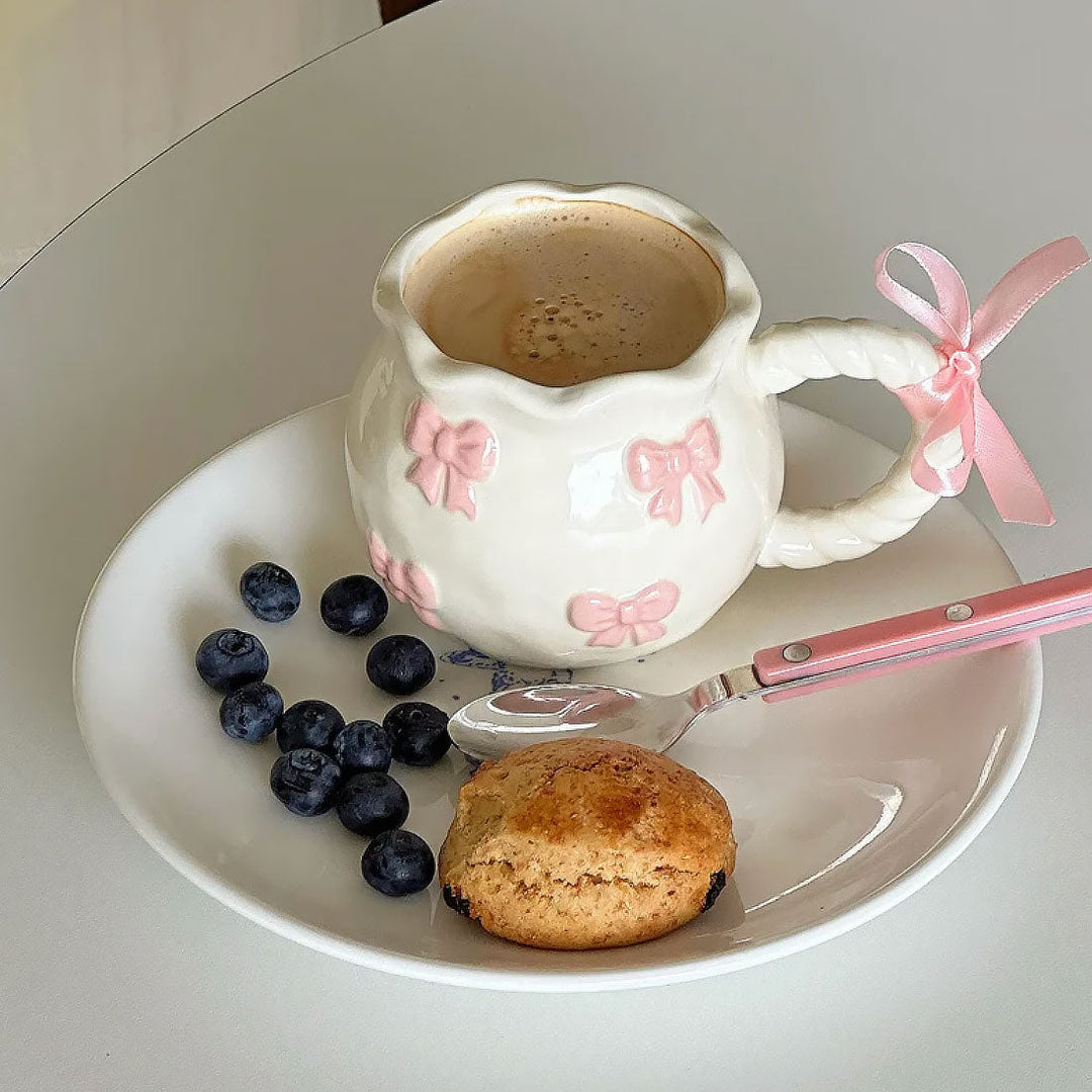 Bånd-pyntet keramisk krus – Håndlaget eleganse for kaffe- og teelskere | Luvikno
