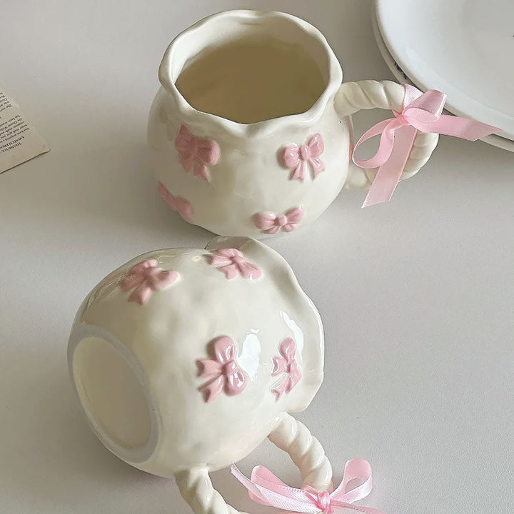 Bånd-pyntet keramisk krus – Håndlaget eleganse for kaffe- og teelskere | Luvikno