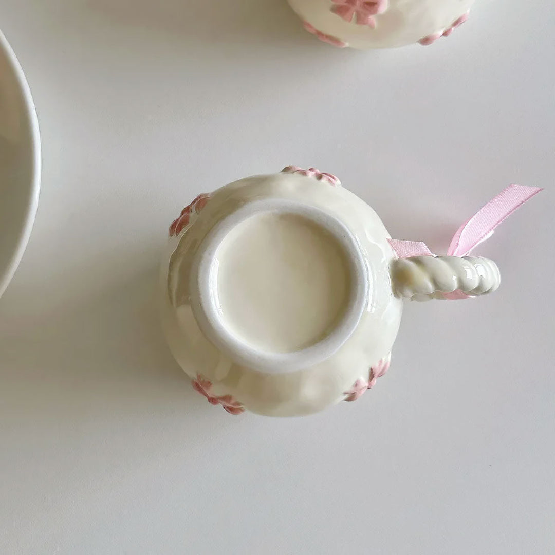 Bånd-pyntet keramisk krus – Håndlaget eleganse for kaffe- og teelskere | Luvikno