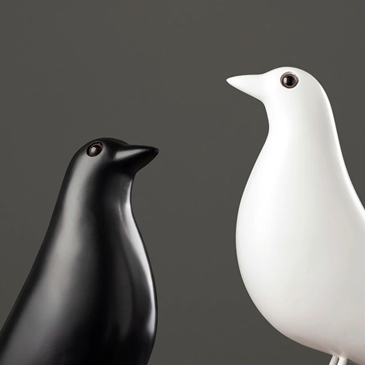 Scandi House Bird – Nordisk dekorativ figur i svart eller hvit | Luvikno