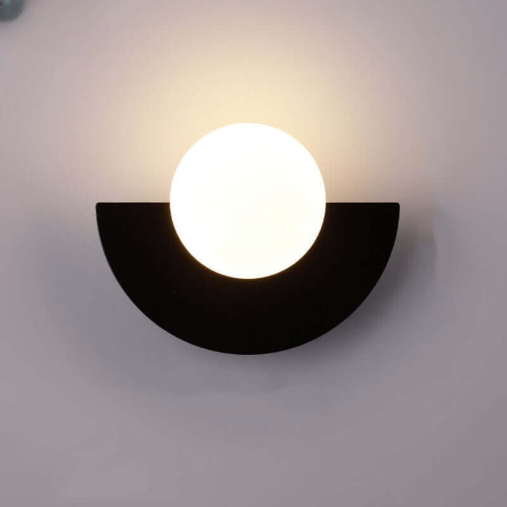 Luvikno | Noorderlicht Charm - Halvmåne Vegglampe i Metall