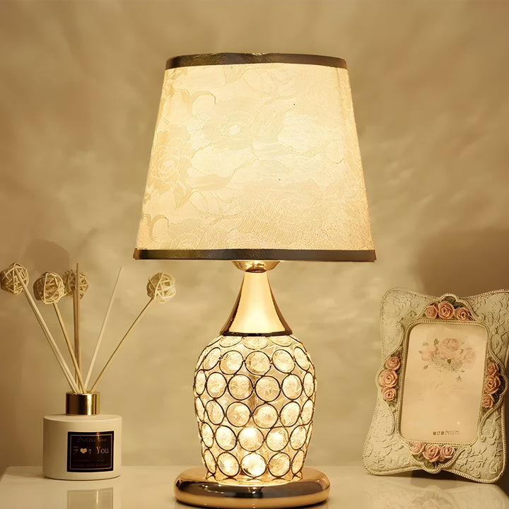 Luvikno | Lustrelia Krystall Optisk Bordlampe | LED Belysning & Berøringsfunksjon | Elegant Lysspill | 220V | Plast