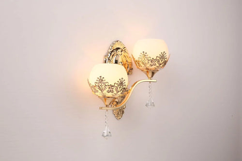 CrystalLuxe – Gylden LED Vegglampe for Stemningsfull Belysning Luvikno