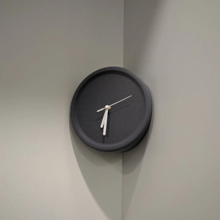 SilentCorner Klokke - Stilig Stille Veggklokke uten Boring Luvikno