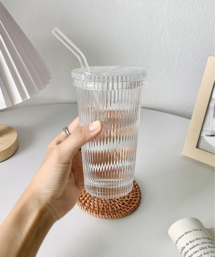 ChicSip Glass – Moderne Drikkeglass med Stilig Design Luvikno