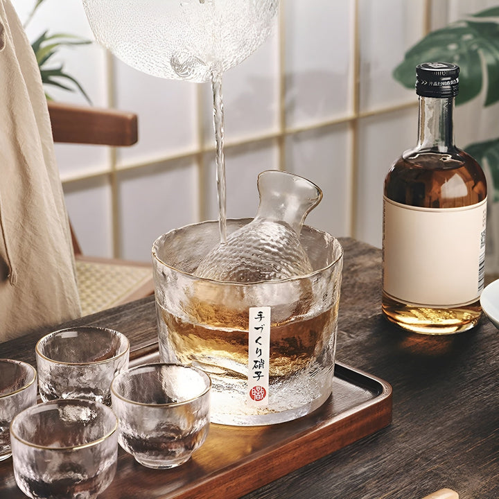 Japansk sake-sett laget av glass – Elegant karaffel med kopper | Perfekt for vin, whisky og likør | Luvikno