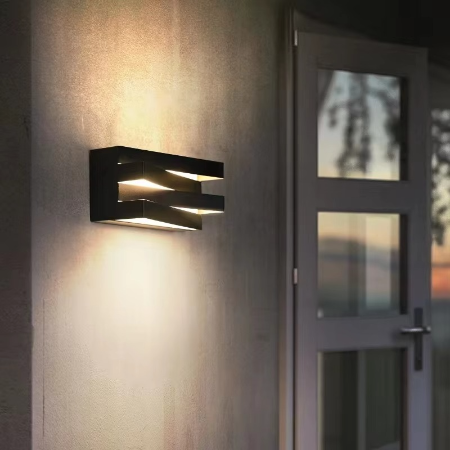 Værbestandig LED-vegglampe for utendørs eleganse Luvikno