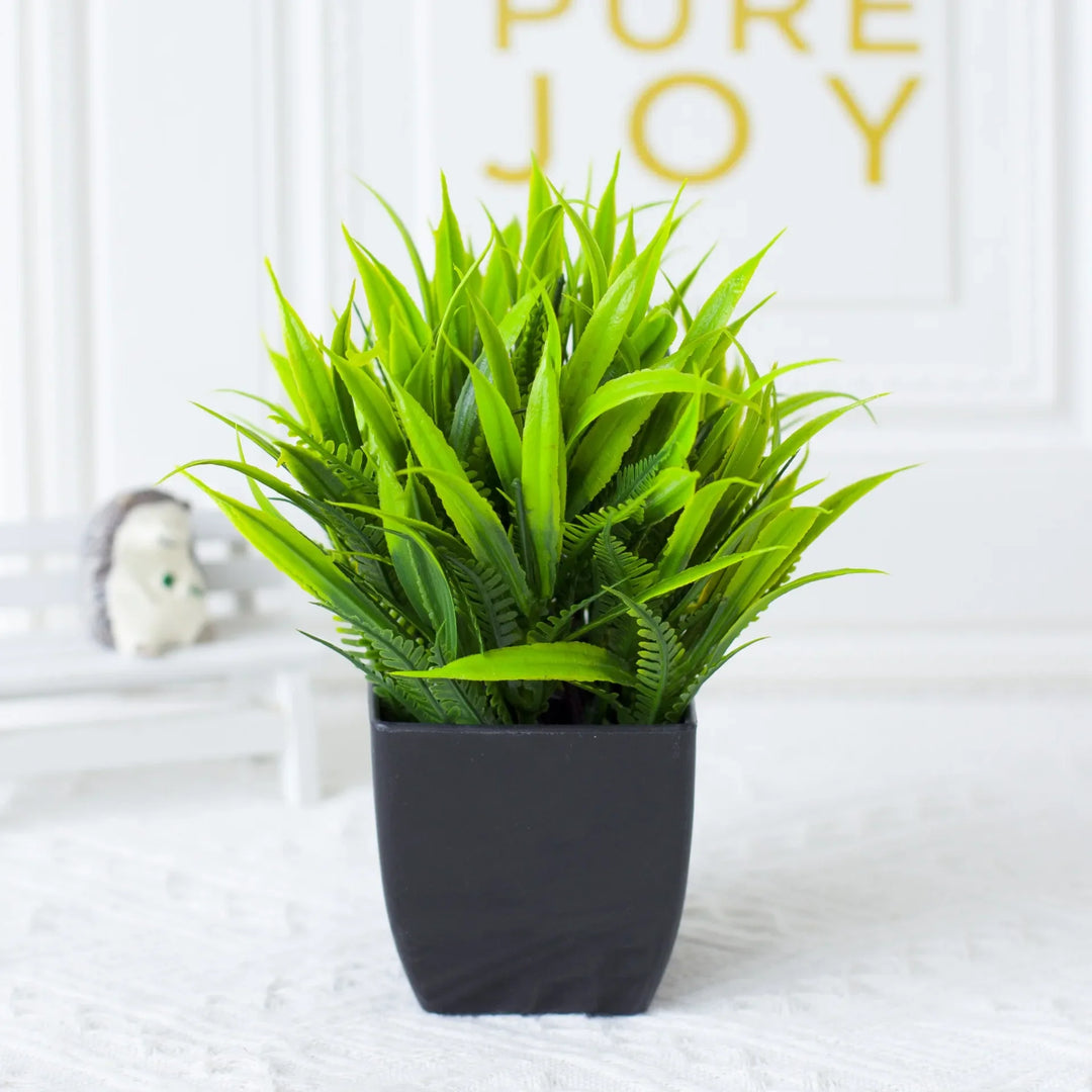 Luvikno | Leafora Kunstig Eukalyptusplante i Svart Potte | Mini Dekorativ Plante | For Bord, Bad & Kontor