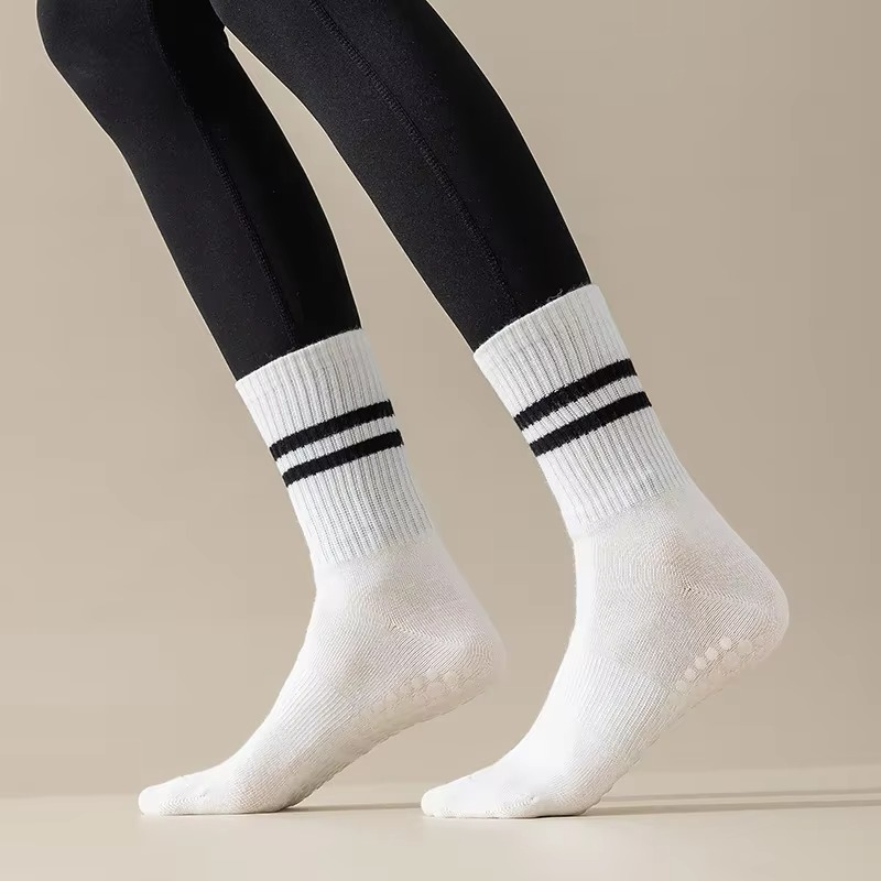 Unisex Mid-Calf Stripete Yogasokker - Rutsje-frie, Svettsugende, Luktkontroll Luvikno