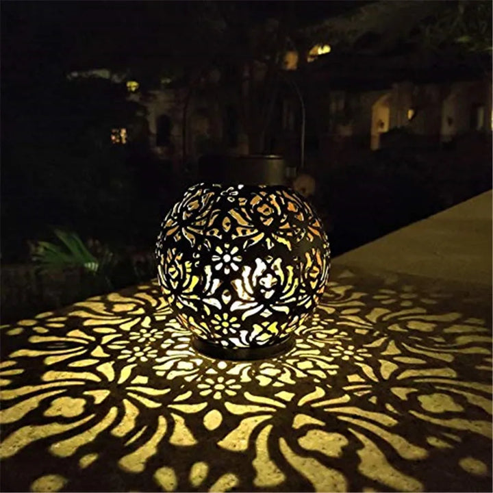 Luvikno | Solivanta Light Art Solcellehagehengelanterne | Jernkunst med projeksjonseffekt | Vanntett | For tre, balkong og terrasse