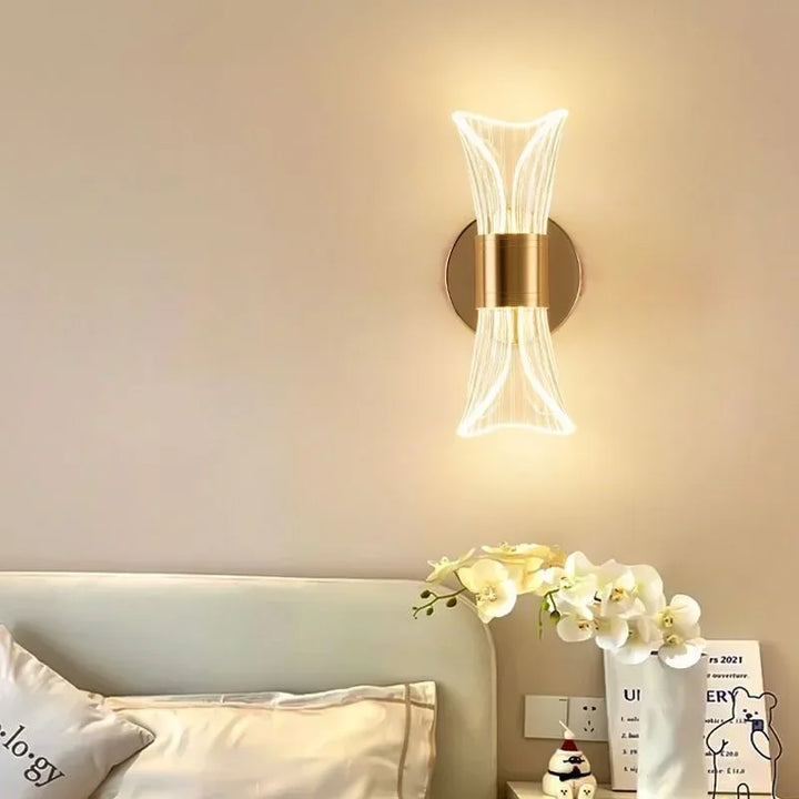 GlowCurve – Elegant LED Vegglampe for Soverom og Stue Luvikno