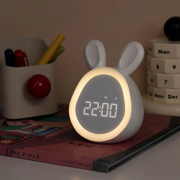Kanin-formet barneklokke med LED-nattlys - BunniGlow | Luvikno