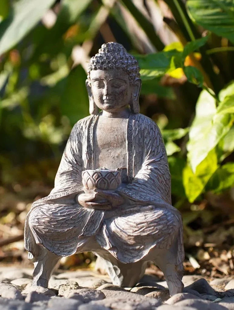 Zen Buddha Solstatue