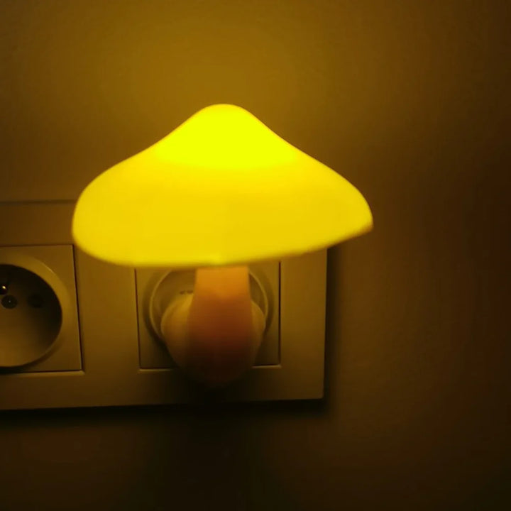 Luvikno | LED Nattlys Lumipilz | Med Twilight-sensor | Varme gule & Energisparende | 8×10 cm