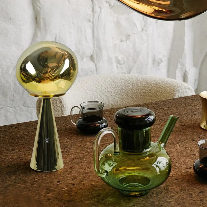 Moderne Mini Bordlampe i Lava Design med LED Lys - Dekorativ Lampe for Stue, Soverom & Kontor | Luvikno