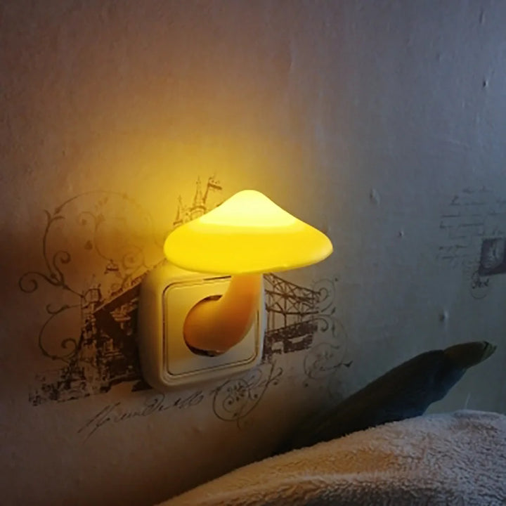 Luvikno | LED Nattlys Lumipilz | Med Twilight-sensor | Varme gule & Energisparende | 8×10 cm