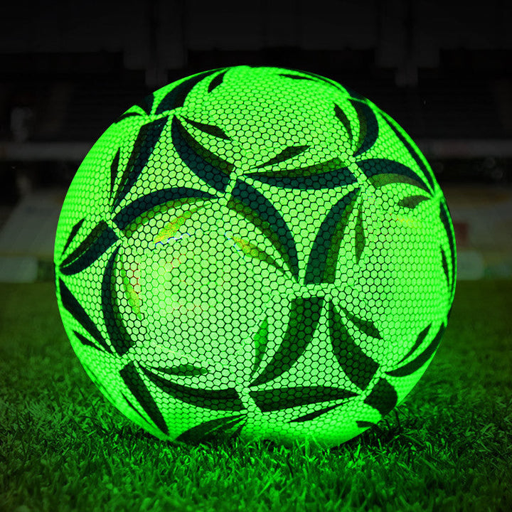 Luvikno | GlowBall - Reflekterende fotball for nattebatterier og holdbar lek moro