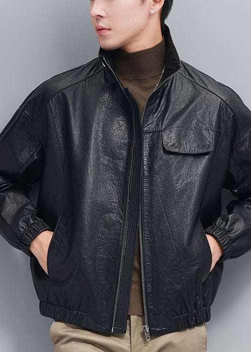 Luvik | Miesten musta tekonahkatakki, jossa on korkeakauluspää ja vetoketju