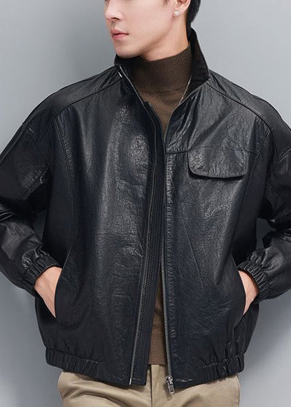 Luvik | Miesten musta tekonahkatakki, jossa on korkeakauluspää ja vetoketju