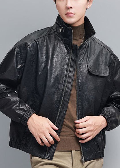 Luvik | Miesten musta tekonahkatakki, jossa on korkeakauluspää ja vetoketju