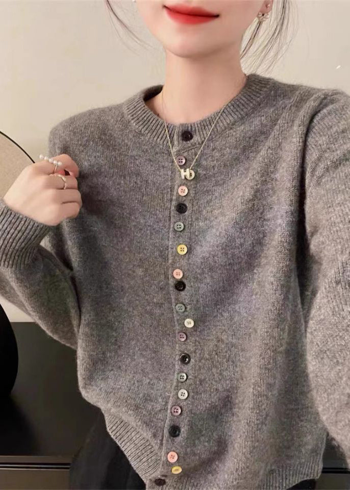 Luvik | Paksu villatakki nappikiinnityksellä ja pyöreällä kaula-aukolla Roter