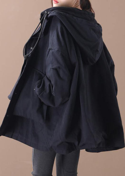 Luvik | Huppari epätavallisella kahdella osalla naisille musta tekonahkatakki